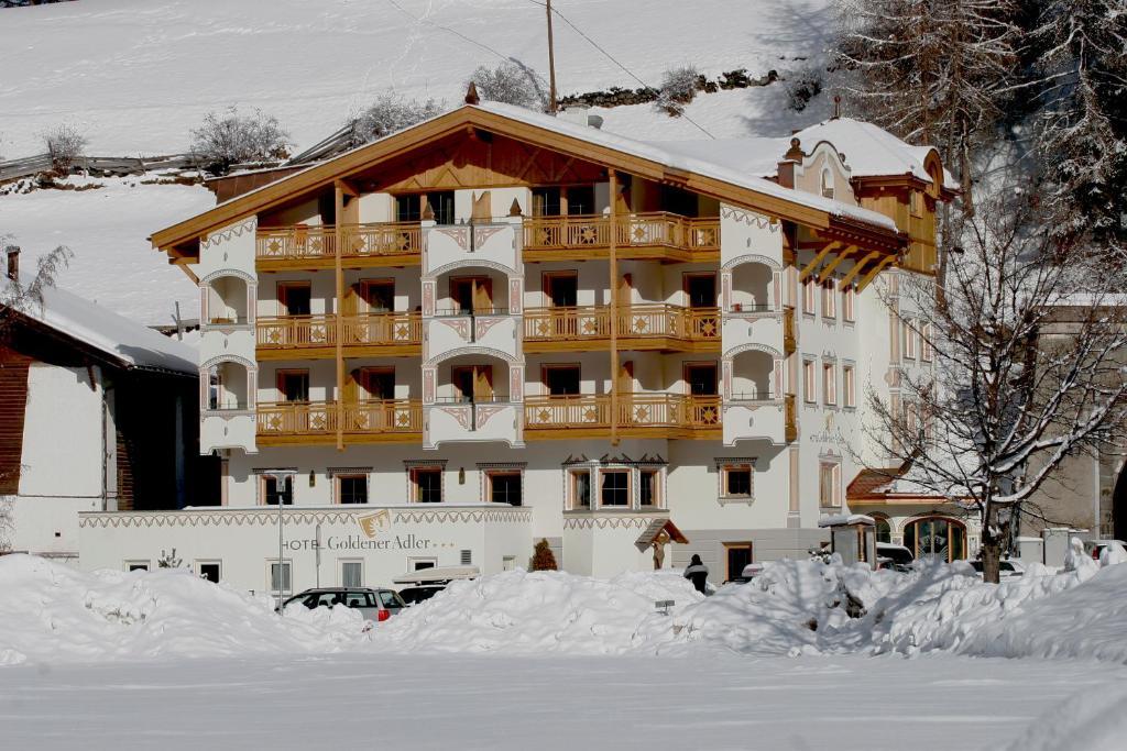 Hotel Goldener Adler Curon Venosta Exterior photo