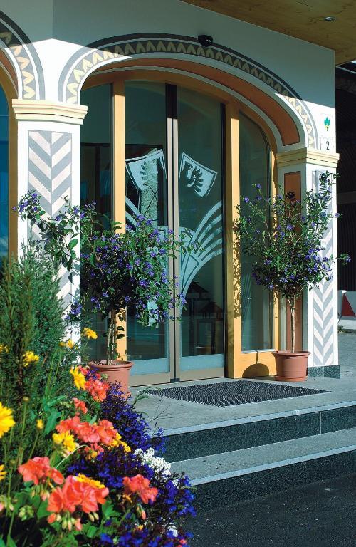 Hotel Goldener Adler Curon Venosta Exterior photo
