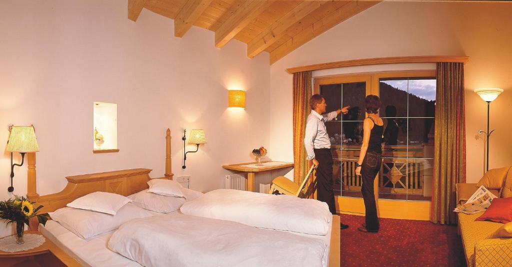 Hotel Goldener Adler Curon Venosta Room photo